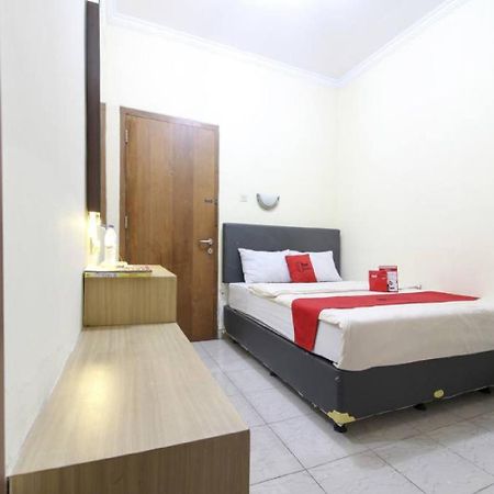 Reddoorz Plus Near Stadion Mandala Krida Yogyakarta Kültér fotó