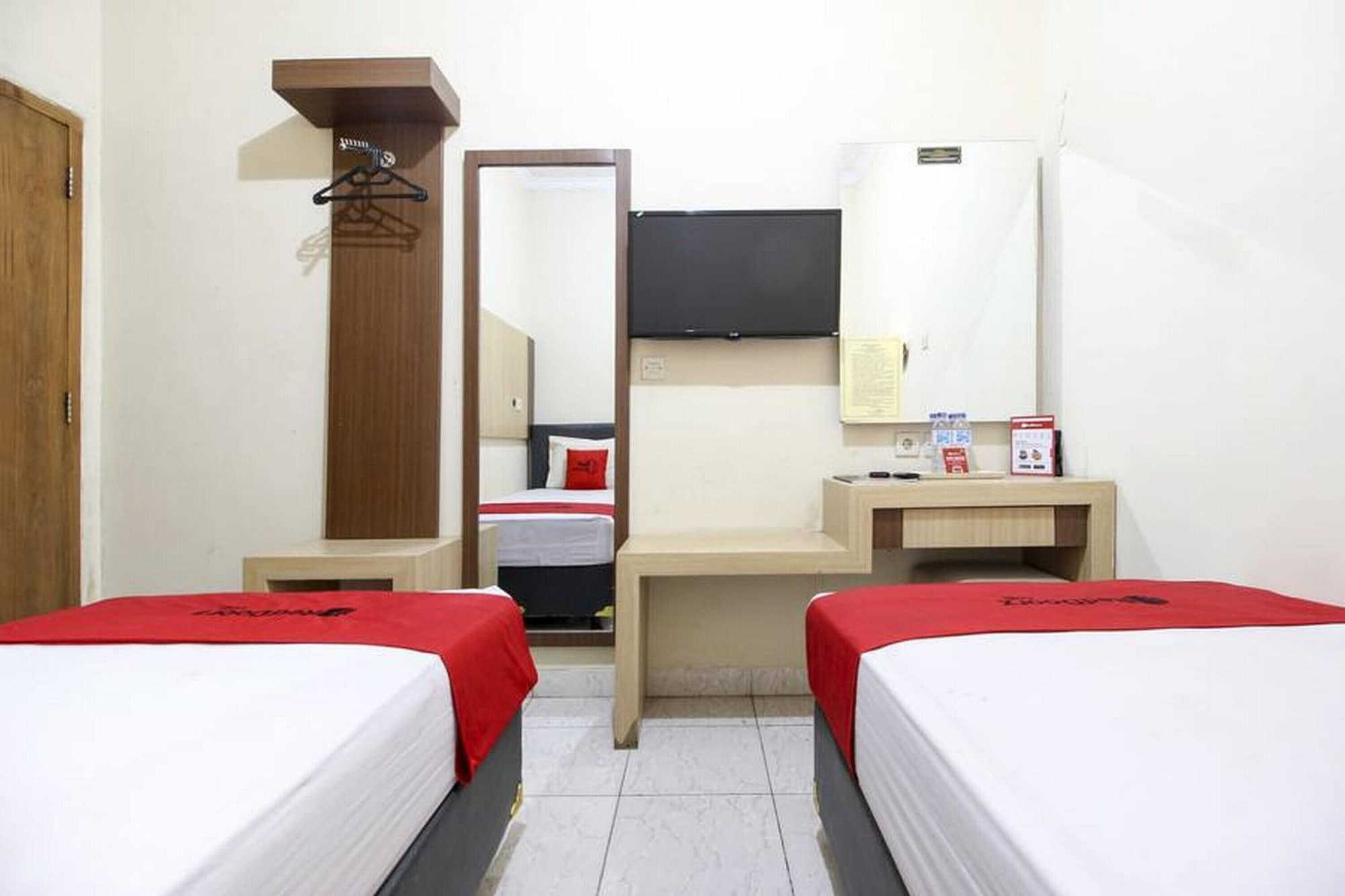 Reddoorz Plus Near Stadion Mandala Krida Yogyakarta Kültér fotó