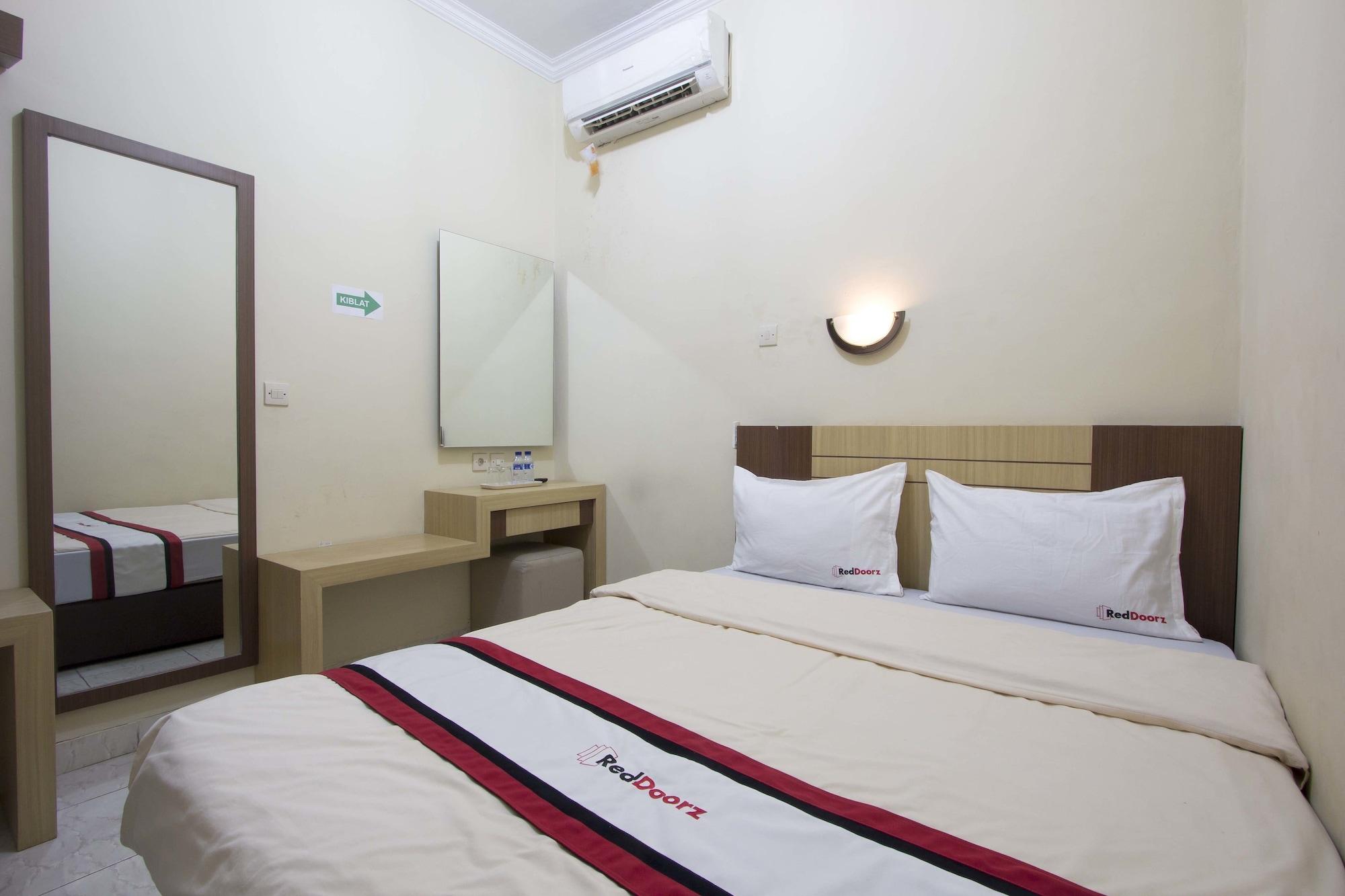 Reddoorz Plus Near Stadion Mandala Krida Yogyakarta Kültér fotó