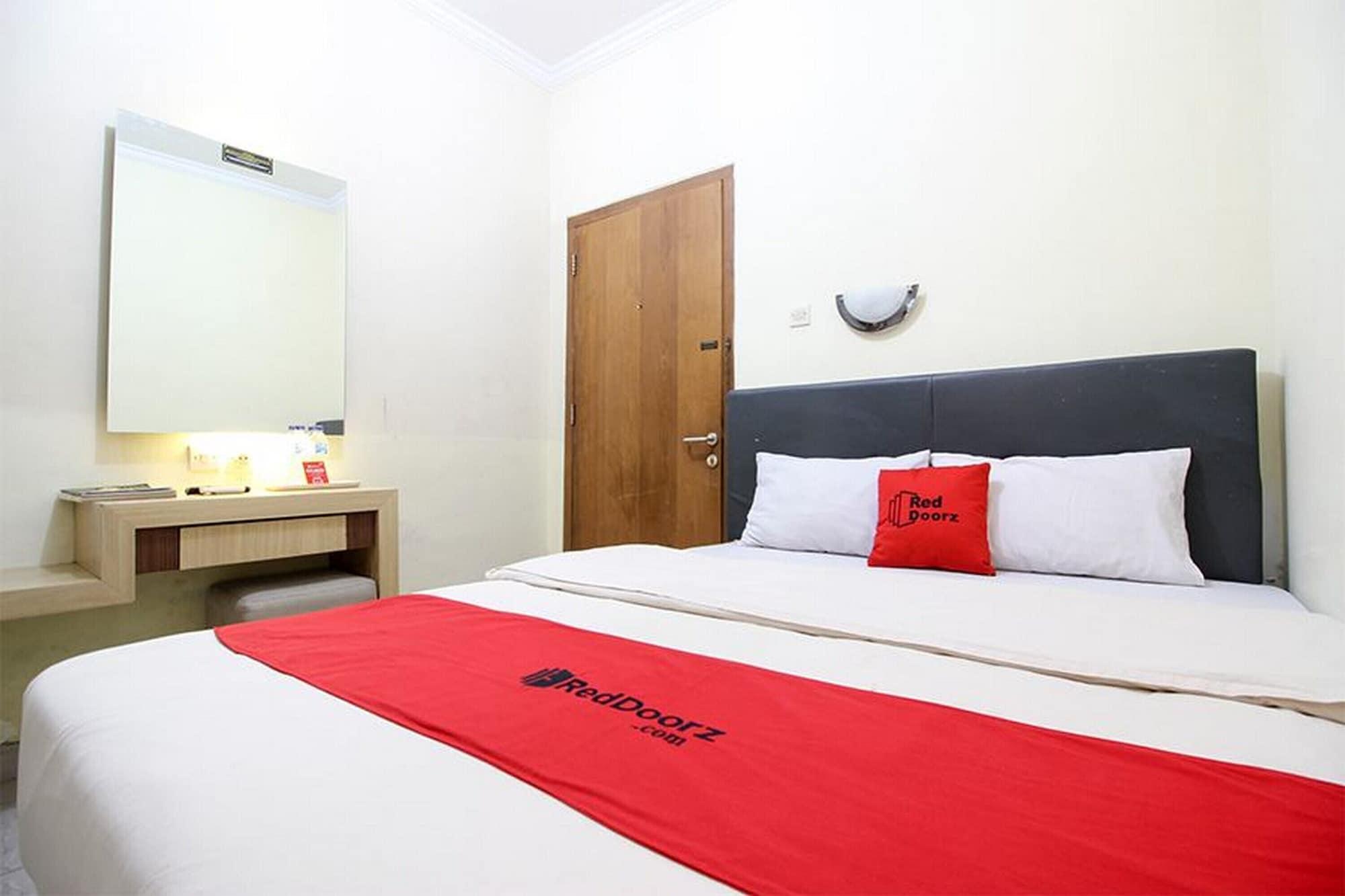 Reddoorz Plus Near Stadion Mandala Krida Yogyakarta Kültér fotó