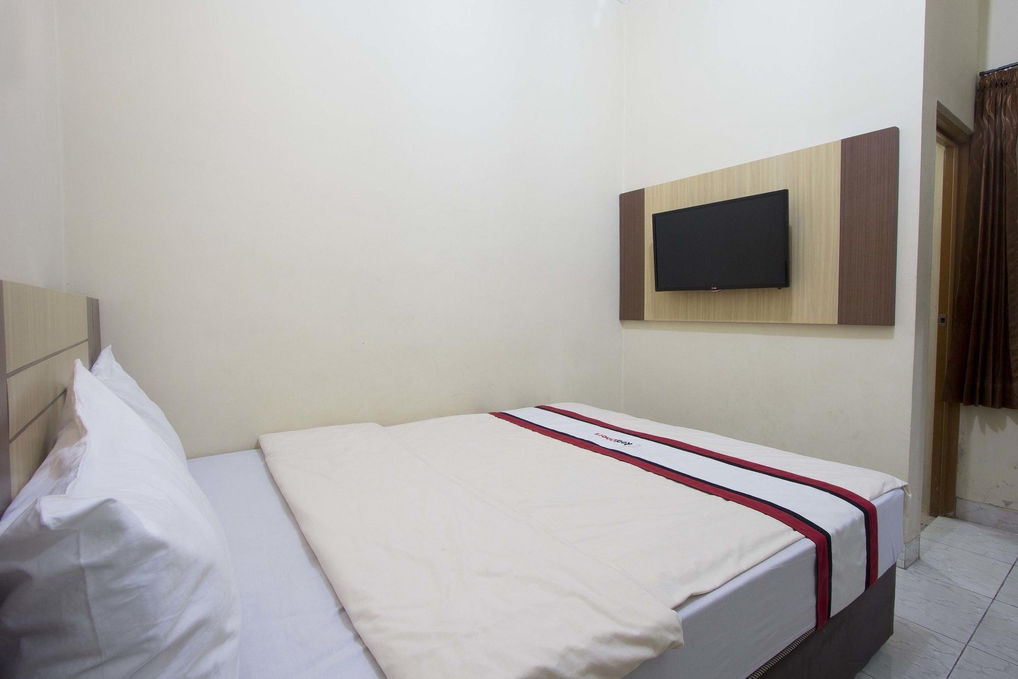 Reddoorz Plus Near Stadion Mandala Krida Yogyakarta Kültér fotó