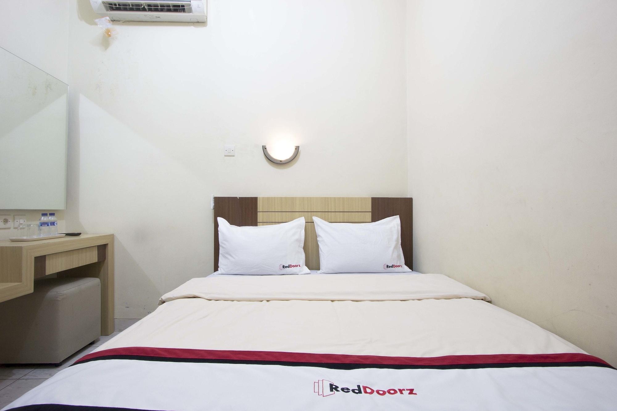 Reddoorz Plus Near Stadion Mandala Krida Yogyakarta Kültér fotó
