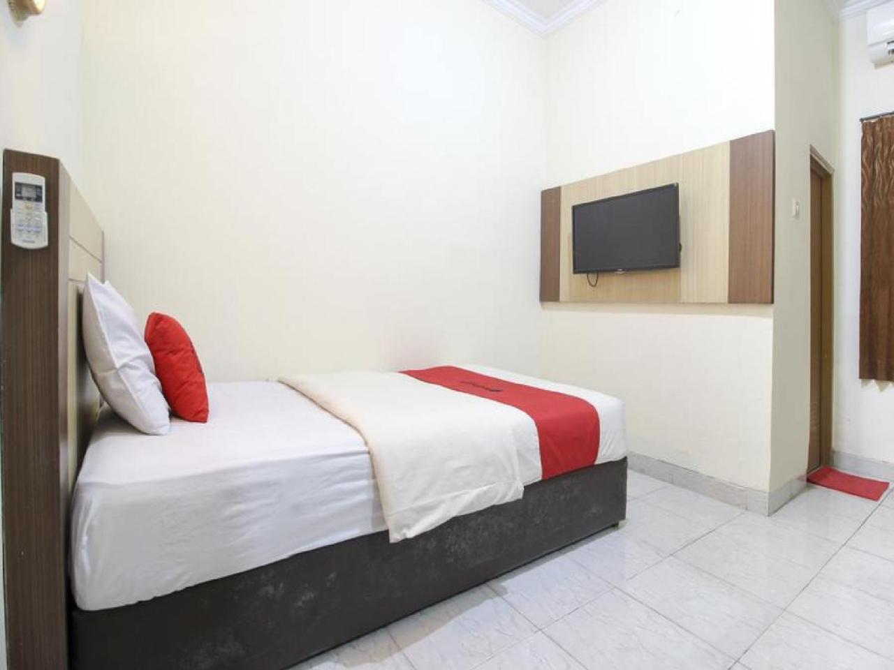 Reddoorz Plus Near Stadion Mandala Krida Yogyakarta Kültér fotó