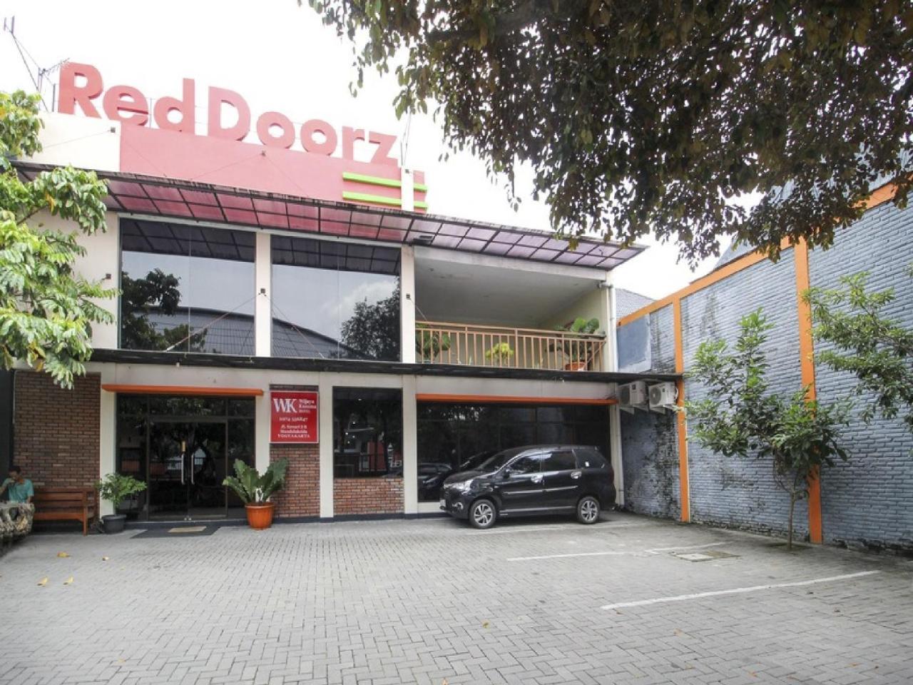 Reddoorz Plus Near Stadion Mandala Krida Yogyakarta Kültér fotó