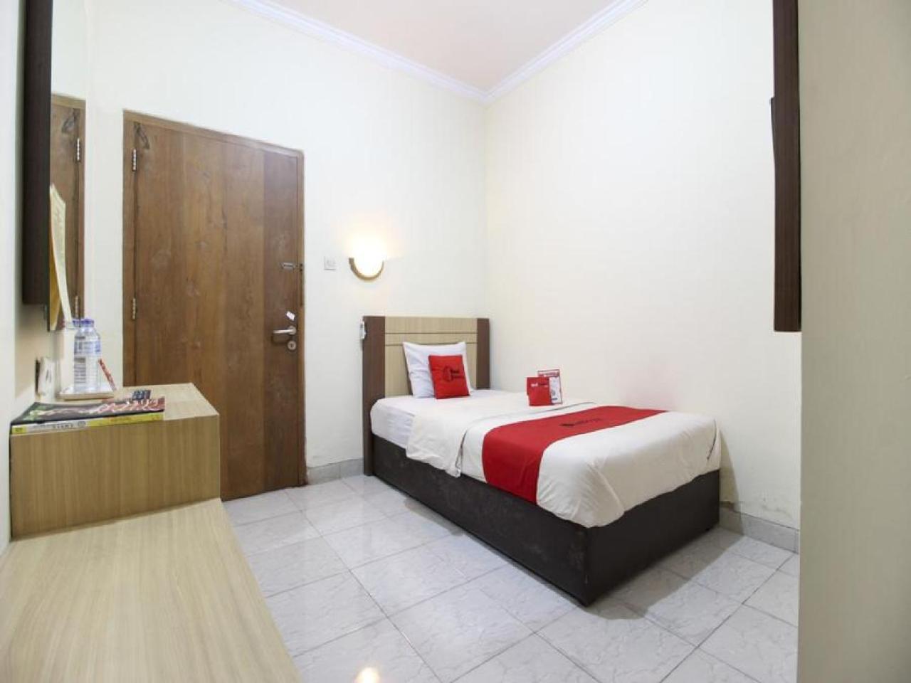 Reddoorz Plus Near Stadion Mandala Krida Yogyakarta Kültér fotó