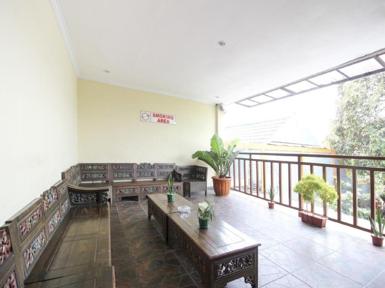 Reddoorz Plus Near Stadion Mandala Krida Yogyakarta Kültér fotó