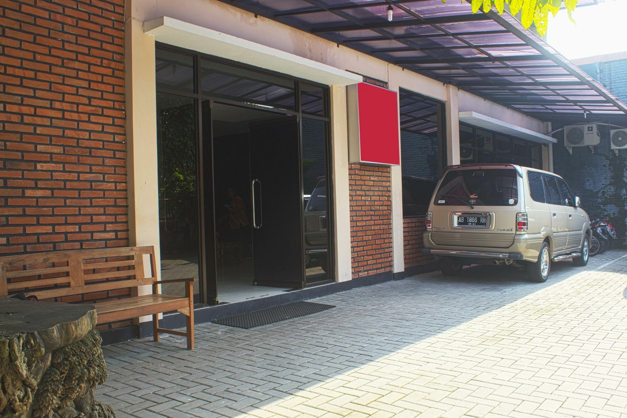 Reddoorz Plus Near Stadion Mandala Krida Yogyakarta Kültér fotó