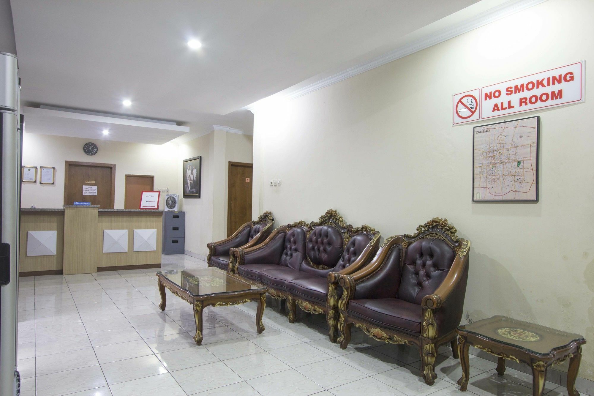 Reddoorz Plus Near Stadion Mandala Krida Yogyakarta Kültér fotó